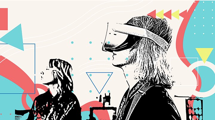 Grafika w stylu pop art przedstawiająca dwie osoby z profilu na tle abstrakcyjnych, geometrycznych kształtów w żywych kolorach czerwieni, błękitu i turkusu. Po lewej stronie jest kobieta patrząca w górę z rozwianymi włosami. Po prawej stronie stoi kobieta w okularach VR. Elementy graficzne obejmują trójkąty, koła i strzałki, tworzące dynamiczne tło