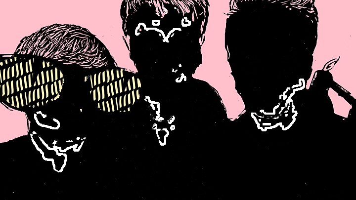 Grafika przedstawiająca trzy sylwetki z profilu na różowym tle. Osoby są zarysowane na czarno z białymi liniami akcentującymi kontury twarzy i ciała. Pierwsza postać po lewej stronie ma na nosie za duże okulary z wzorzystymi soczewkami. Druga postać, w centrum, jest zwrócona twarzą ma małe okulary z bardzo grubymi szkłami. Trzecia postać po prawej ma założone zabawne okulary, które mają przymocowane krzaczaste brwi oraz powiększoną imitacje nosa, pod nosem wąsy. Całość ma nowoczesny, graficzny charakter z abstrakcyjnymi elementami w tle, w tym kropkami i prostymi kształtami